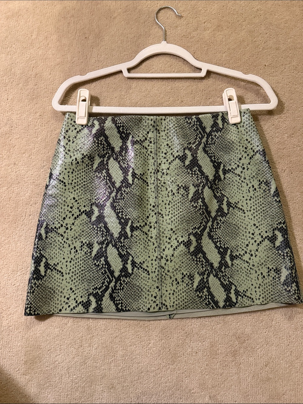 Alice & Olivia Faux Snake Leather Mini Skirt - Green